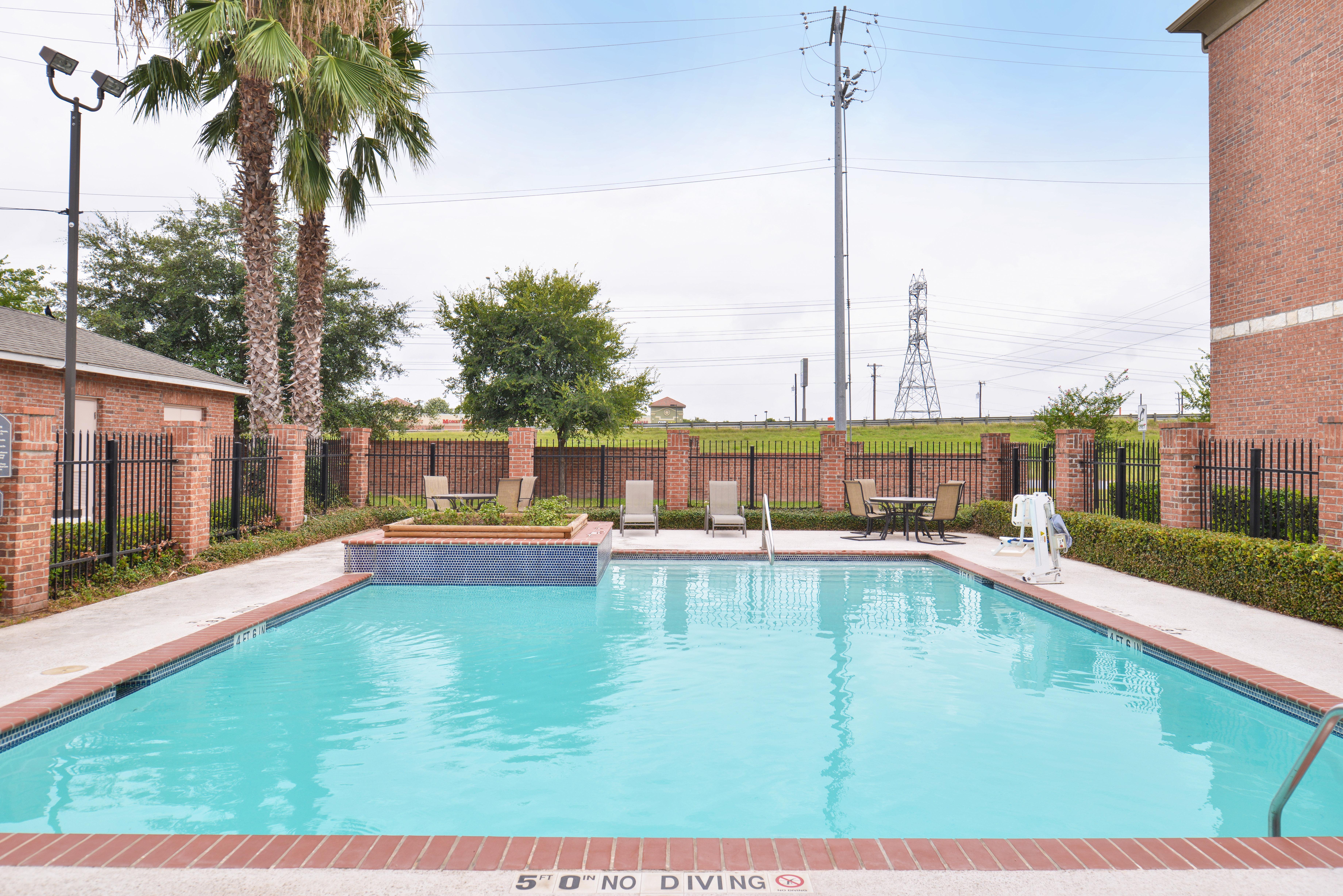 Holiday Inn Express & Suites San Antonio South Экстерьер фото