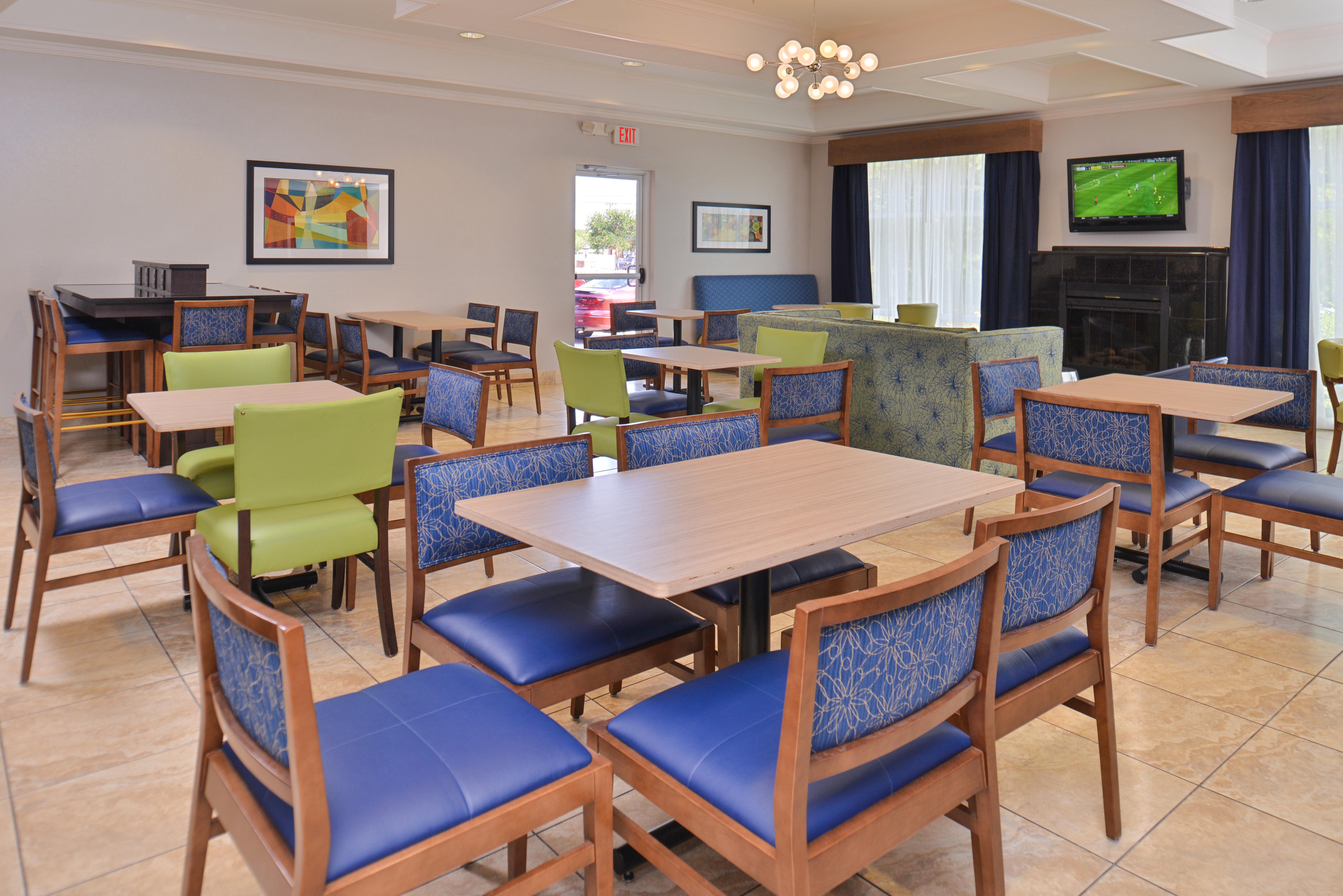 Holiday Inn Express & Suites San Antonio South Экстерьер фото