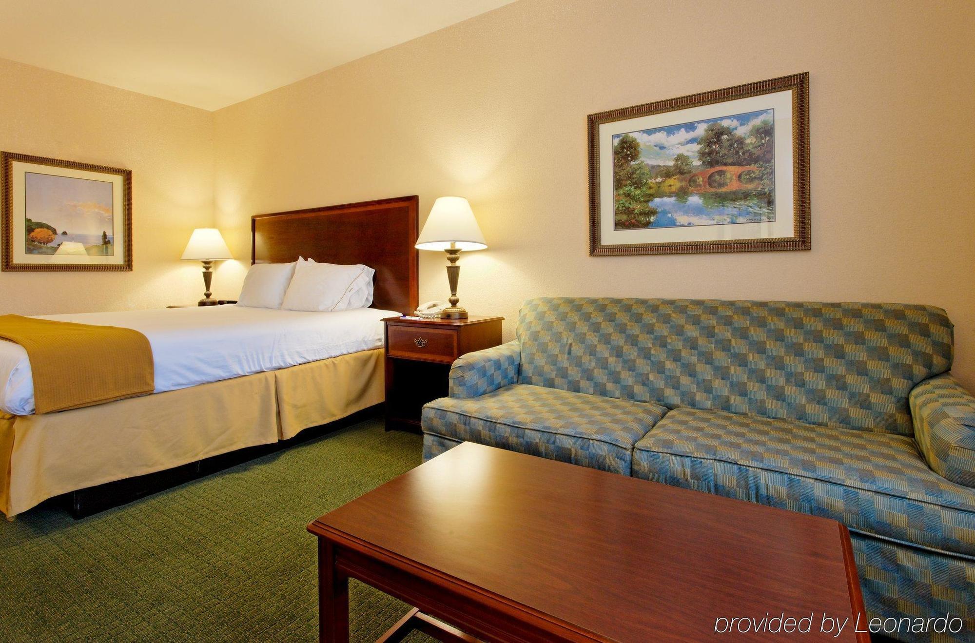 Holiday Inn Express & Suites San Antonio South Экстерьер фото