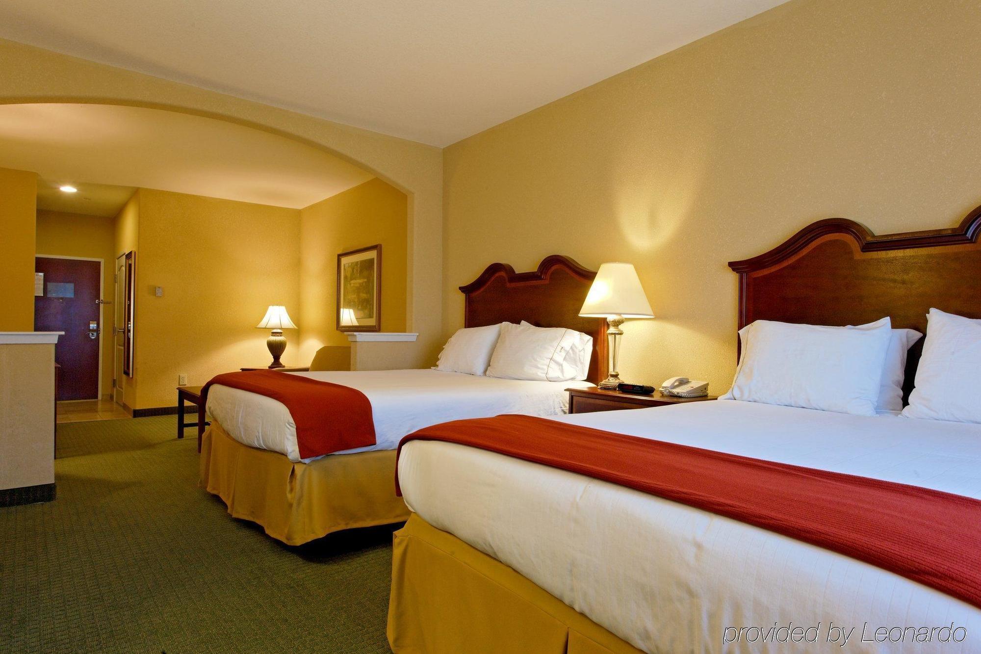 Holiday Inn Express & Suites San Antonio South Экстерьер фото