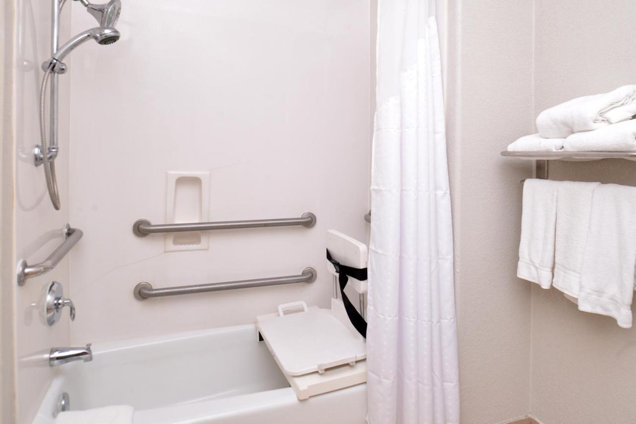 Holiday Inn Express & Suites San Antonio South Экстерьер фото